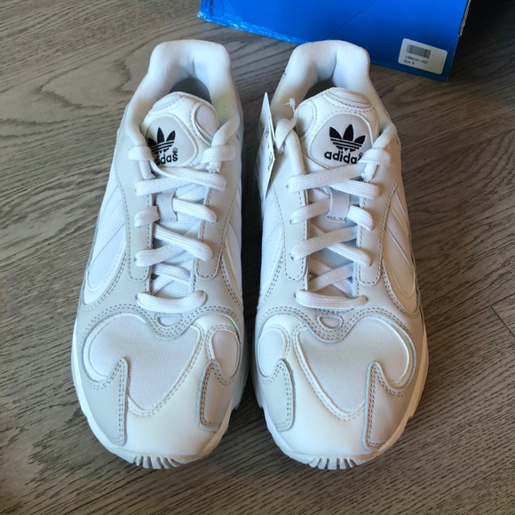 New in box Adidas Yung 1 sneakers, size 8 US - Picture 1 of 8